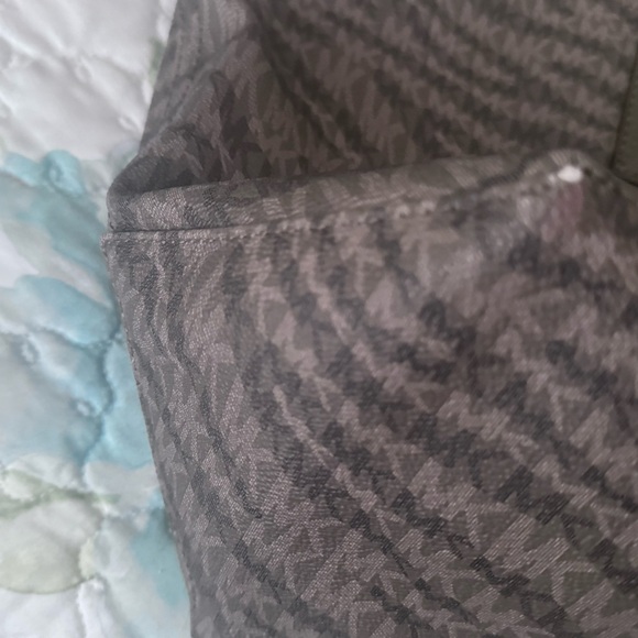 Michael Kors Large Logo Camo Print Tote Olive - Picture 7 of 12